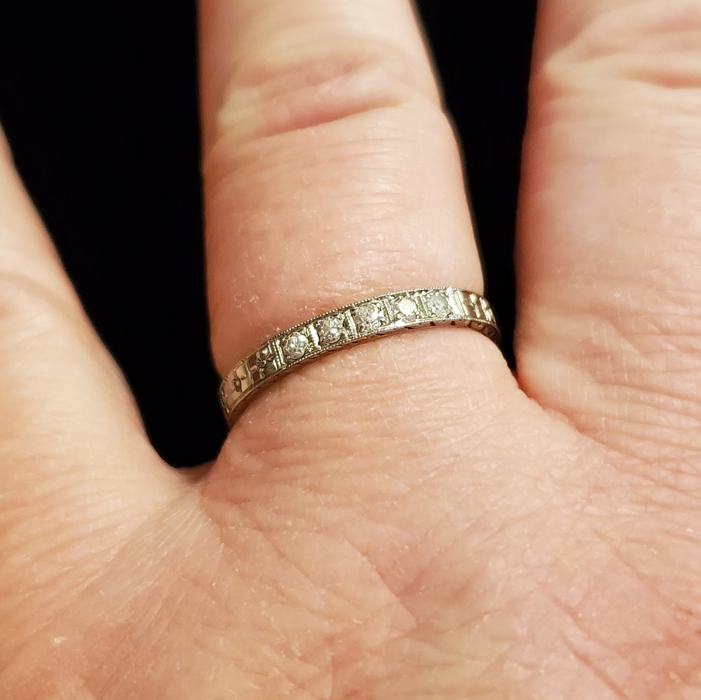 Vintage 18k white gold diamond band ring